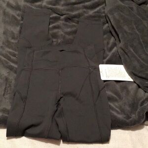 HTF - Lululemon - In movement 7/8 size 2